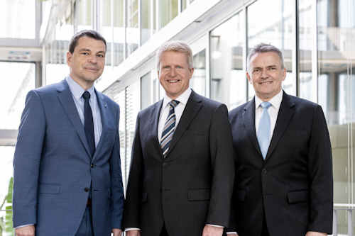 Sevitec und OneOffixx gut aufgestellt für die Zukunft: die beiden neuen Länderchefs Hansjörg Brugger (Schweiz) und Elmar Barzen (Deutschland) mit Jürg Geiser, Group CEO der Dachgesellschaft PrimeGroup AG (von rechts nach links).